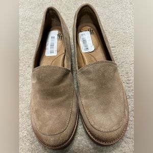8M women Sofft loafers